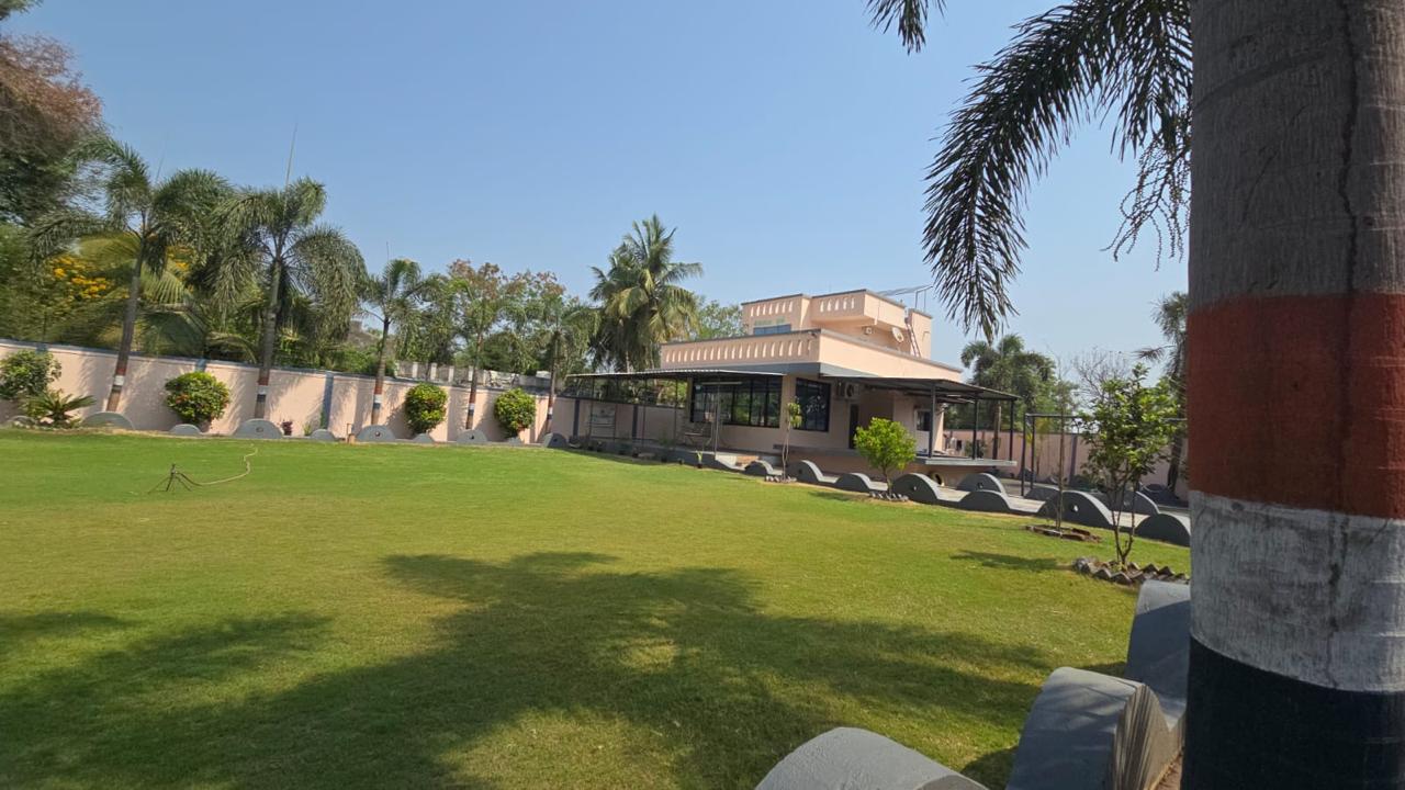 #GLEEKEYFARMHOUSE-5244